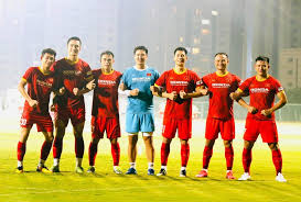 Trận đấu giữa tuyển việt nam vs indonesia sẽ diễn ra lúc 23h45 (giờ việt nam), trên sân al maktoum ở dubai, uae. Ilik9movhfvysm