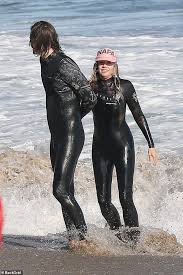 Mira sorvino and christopher backus met at a friend's charades party in august 2003. Mira Sorvino Braves The Chilly Waters In A Wetsuit Readsector Female