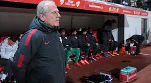Galatasaray teknik direktörü mustafa denizli 13:00'te yapılan atrenmana çıkmadı. Galatasaray Teknik Direktoru Mustafa Denizli Den Akhisar Maci Sonrasi Aciklama
