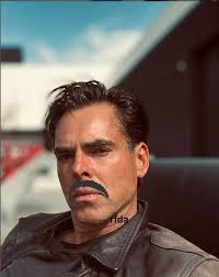 Jason Thompson révèle le Victor Newman qui sommeille en lui Dans un cliché  hilarant et ironique, Jason Thompson, qui interprète William Abbott, arbore  une moustache dessinée au crayon et poste : «