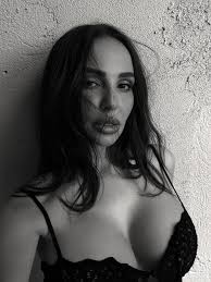 Nikoleta Lozanova a une nouvelle photo.