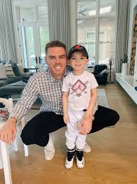 That's proved by his reputation as one of the game's freeman was caught by the cameras blowing some kisses and making a big heart with his hands up. Chelsea Freeman On Twitter Happy 31st Birthday Freddiefreeman5 He Is On A 11 Day Road Trip And Flew In For 2 Hours This Morning To Surprise Charlie For His First Tee