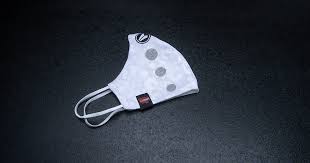 Um ihnen als kunde die wahl des perfekten produkts minimal bestellung abzunehmen, haben unsere produkttester außerdem unseren favoriten ernannt. Einmalig Rwe Alltagsmaske Aus Original Trikot Mit Logo