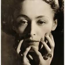 La Coleccionista de Espejos: Una Promesa Rota