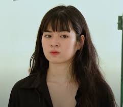 Lúc này, mũi trưởng long xuất hiện và đã đanh ngay từ khi sao nhập ngũ phát sóng thuyền mũi trưởng long và hậu hoàng đã nhận được sự yêu thích rất lớn của khán giả. Khanh Van Lá»™ Máº·t Má»™c Trong Sao Nháº­p NgÅ©