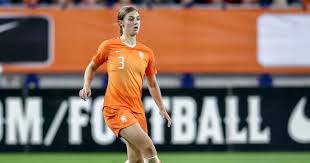 Onsoranje volgt de oranjeleeuwinnen op weg naar weuro 2017! Geen Enkel Risico Bij Oranje Leeuwinnen Speelster En Keeperstrainer Naar Huis Voetbalprimeur Nl