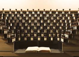Le Musee Du Parfum Musee Gratuit A Paris Perfume Perfume Store Light Blue Perfume