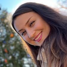 Laura Senft's Instagram, Twitter & Facebook