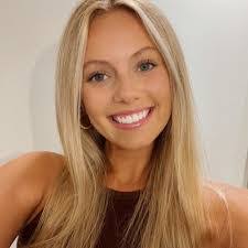 Nikki Ault's Instagram, Twitter & Facebook