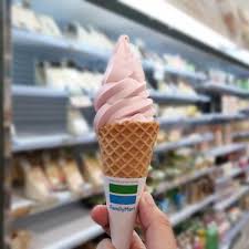 Family mart 将从即日起推出四款口罩自封袋（ziplock pouch），分别有mickey mouse、minnie mouse、hello kitty 和 frozen 2 款式。 8 Delicious Food You Must Try At Familymart