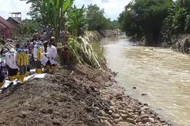 Terdapat berbagai cara mengatasi salah bantal yang bisa dicoba, misalnya mengompres leher, meregangkan badan, hingga obat salah bantal yang bertujuan untuk redakan nyeri di leher. Lingkungan Hidup Rusak Penyebab Banjir Dan Longsor Di Sumatera Utara Mongabay Co Id