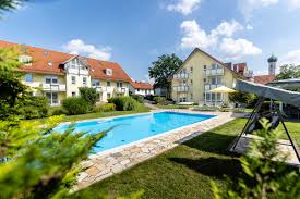 Rund 230 aussteller präsentieren auf der haus & garten messe andernach ihre produkte und dienstleistungen für häuslebauer, renovierer, sanierer und vor allem gartenfreunde. Messen Hotel Beim Schrey Munchen