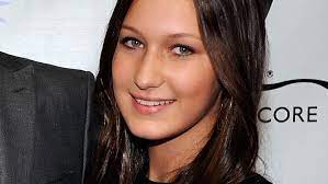 @claripita hä bist du schon früher nach neapel? Bella Hadid Streitet Beauty Ops Ab Ihre Fans Finden Das Gar Nicht Cool