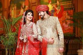 Pin By Iqra Shah On Couples Love Indian Wedding Photography Poses Indian Wedding Photography Couples Wedding Outfits For Groom