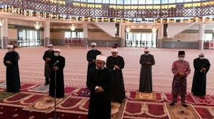 Cuma ditambahkan dengan bertakbir 7 kali pada rakaat pertama dan 5 kali pada rakaat yang kedua, disertakan dengan bertasbih di antara setiap takbir. Pkp Solat Sunat Aidilfitri Di Selangor Ditetapkan Semula Gempak