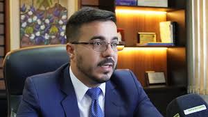 Por planteo de incidentes dilatorios citan a acusada y abogado a audiencia  disciplinaria