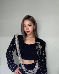 Ryujin is a rapper, dancer and vocalist for itzy. Story Kpop On Twitter Knetz Can T Help But Praise Itzy Ryujin S Outfit And Visual For Boss Stage On Instagram Https T Co Vc5lqydqw3