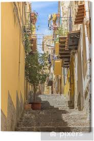 Sizilien ist ein italienischer klassiker. Idyllische Gasse Agrigento Sizilien Canvas Print Pixers We Live To Change