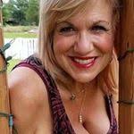 Della Goins's Instagram, Twitter & Facebook