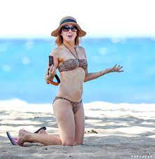 Alyson Hannigan Bikini Pictures 2014 | POPSUGAR Celebrity