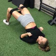 👉🏼hip thrusts 👉🏼round back 45 hypers 👉🏼knee banded squat/abd pulses 👉🏼banded + machine squat stance hip abduction. Pin On Resistance Band