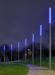 Bollards Meet Street Lights To Define A Pedestrian Via Luminarias Externas Luminaria Publica Iluminacao Exterior