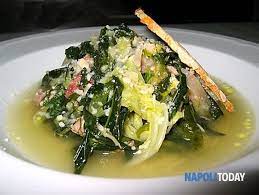 La minestra maritata è una zuppa molto saporita e ricca tipica della cucina campana, e in particolar modo di quella napoletana, immancabile sulle tavole natalizie, gettonatissima durante il periodo invernale. La Minestra Maritata Uno Dei Piu Antichi Piatti Napoletani