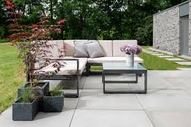 Grossformatige Terrassenplatten Fur Den Garten 80x80 Cm Platten In Grau Ohne Fase Bei Www Diephaus De Terrassenplatten Garten Fliesen Aussenmobel