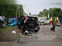 Jadi jumlahnya ada empat borgol. Celik Celik Mata Kereta Dah Remuk