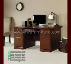 Meja kantor adalah salah satu produk furniture kantor paling penting untuk dimiliki. Meja Kerja Kayu Jati Model Minimlais Harga Jual Murah Bawu Furniture