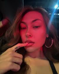 Tess (@tesssanthony) • รูปและวิดีโอ Instagram