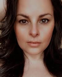 Donna Hunn's Instagram, Twitter & Facebook