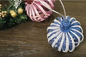 Craciun,ornamente de craciun,globulete craciun,decorare,brad de craciun,impodobirea bradului de craciun, cele mai frumoase si simple 18 decorare fereastra pentru craciun cu ornamente facute de copii. Cum SÄ Faci Globuri De CrÄciun Din Hartie Ciao Ro