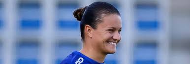 Og om rutine og profesjonalitet har et navn er det sherida. Sherida Spitse Over Voetballen In Noorwegen Sherida Spitse