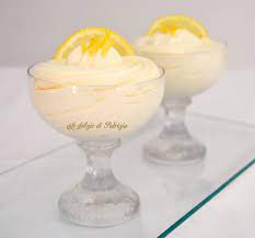 La mousse al limone è un dessert al cucchiaio da servire al termine di un pranzo in famiglia o con gli amici. Mousse Al Limone Le Delizie Di Patrizia