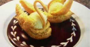 Faithful Swans Pate A Choux Filled With Lavender Vanilla Ice Cream Served Over A Puddle Of Chocolat Dessert Presentation Baking And Pastry Russian Pastries