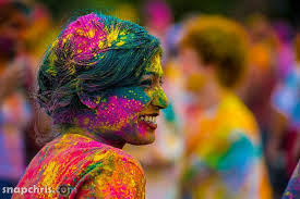 Know what is holi, when is holi, why & how we celebrate holi festival in india and around the world. Pretty Holi Powder Covered Girl Holi Festival Of Colours Festival Photography Holi Photo