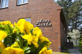 Geräumiges ferienhaus mit 4 schlafzimmern für bis zu 7 personen. In Unseren 4 Hausern Anka Ingeborg Thekla Und Im Haupthaus Fuhlen Sie Sich Gleich Willkommen Gartenanlage Amrum Urlaub