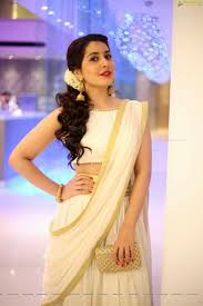 For a small amount of effort you can look great in straight. Rashi Khanna Saree Hairstyles Indian Hairstyles Engagement Hairstyles