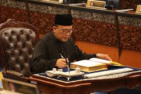 Pengerusi pakatan harapan yang berusia 92 tahun itu mengulangi sejarah apabila kembali dipilih sebagai perdana menteri buat kali kedua. Galeri Foto Album Majlis Angkat Sumpah Mesyuarat Pertama Penggal Pertama Parlimen Ke 14 Di Parlimen Pada 16 Julai 2018 Image Majlis Angkat Sumpah Mesyuarat Pertama Penggal Pertama Parlimen Ke 14 Di Parlimen Pada 16 Julai 2018