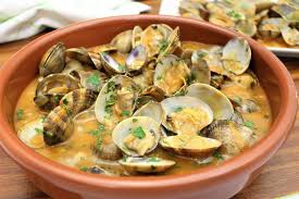Incorporamos a esta salsa las alubias y las almejas. Almejas A La Marinera Receta Tradicional La Cocina De Masito