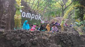 Dan tidak jarang banyak orang yang juga mengenalnya dengan sebutan hutan pinus imogiri. Desa Wisata Imogiri Bantul Paling Memukau Gerai News