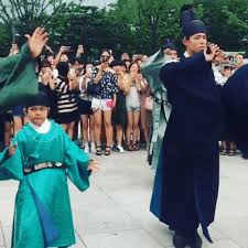 Interview with cast of love in the moonlight (park bogum, kim youjung, jinyoung, chae soobin, kwak dongyeon). Kim Yoo Jung Jin Young S Turn To Tease Us With Moonlight Drawn By Clouds New Stills Eukybear Dramas