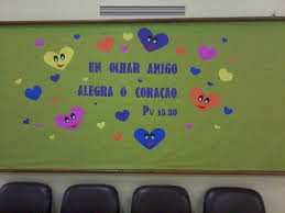 Na educação infantil, uma das formas mais comuns de explorar questões com as crianças é fazer a leitura de histórias, seguidas de uma conversa. 30 Ideias De Murais Para O Dia Do Amigo Educacao Infantil Aluno On