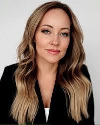 Maggie Bollinger's Instagram, Twitter & Facebook