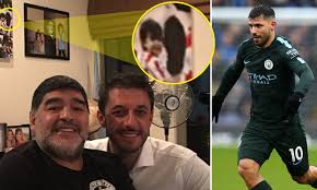 Es el segundo de los siete hijos de una familia humilde, para estuvo en pareja con giannina maradona, hija del ex futbolista y ex director técnico de la selección argentina, diego armando maradona, desde. Maradona Blacks Out Photo Of Man City Star Sergio Aguero Daily Mail Online