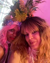 Mardi gras, love, my cat Frank taught himself to use the toilet… ♥️♥️♥️ a  lot for one dump 🥲