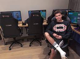 Sit more comfortably with innovative chairs by secretlab designed to get you through long hours in front of the computer with ease, whether working or gaming. Secretlab Partners With English Professional Soccer Player Dele Alli The Esports Observer