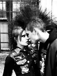 Punkový účes nemusí být pouze účesem pro fanoušky. 500 Punk Style Ideas Party Obleceni Poulicni Fotografie Rockerky