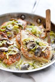 Creamy Mushroom And Leek Chicken Breasts Is A Family Favorite One Pan Dinner Foodiecrush Com Chicken And Leek Recipes Chicken Dinner Leek Recipes